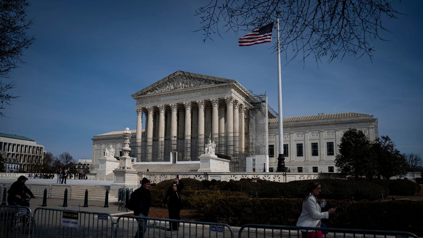 U.S. Supreme Court Blocks Trump-Era Deportation Effort for Venezuelan Migrants