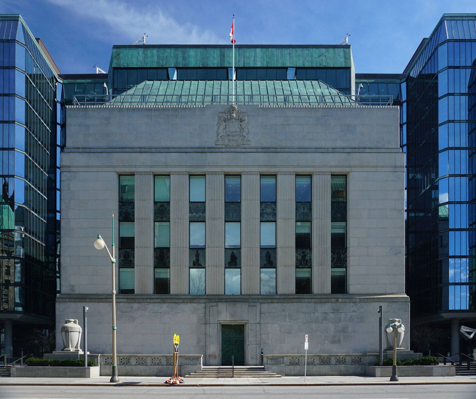 Bank of Canada Maintains Interest Rate at 2.75% as Inflation and Trade Tensions Mount